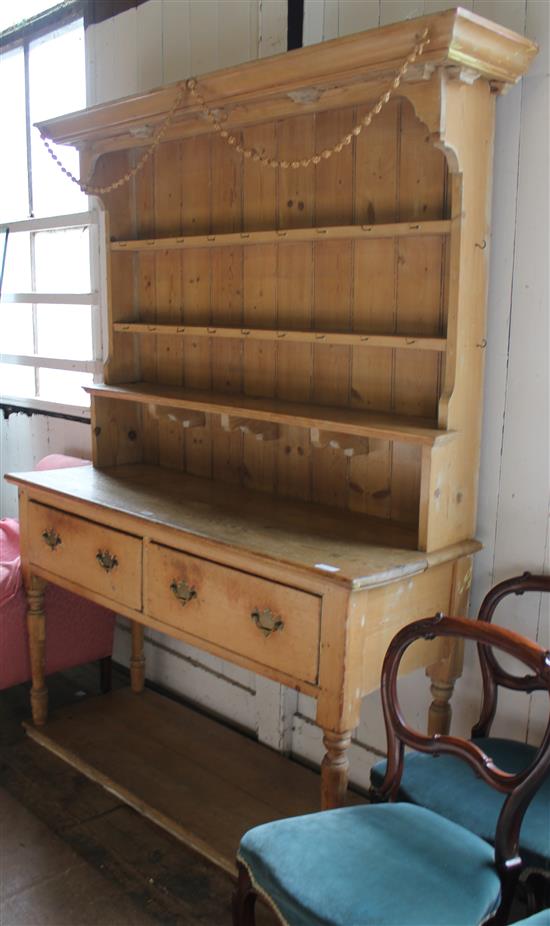 Pine dresser